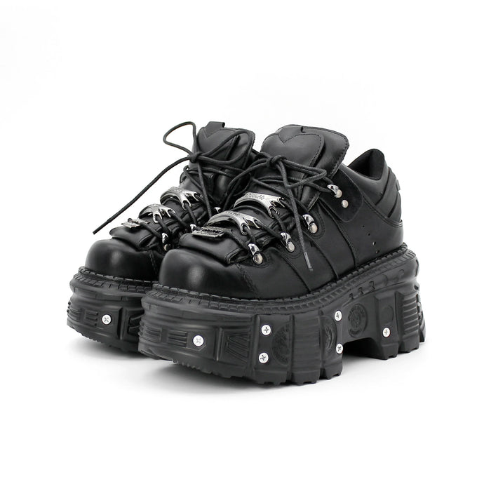 Ravix-schoenen met punk-inspiratie en nagelstuds