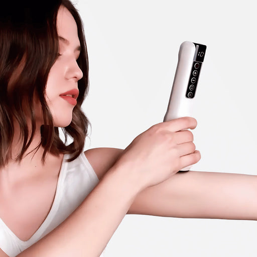 Eva - Innovatief huidverzorgingsapparaat met lichttherapie en vibratie voor een stralende huid Finn Brands