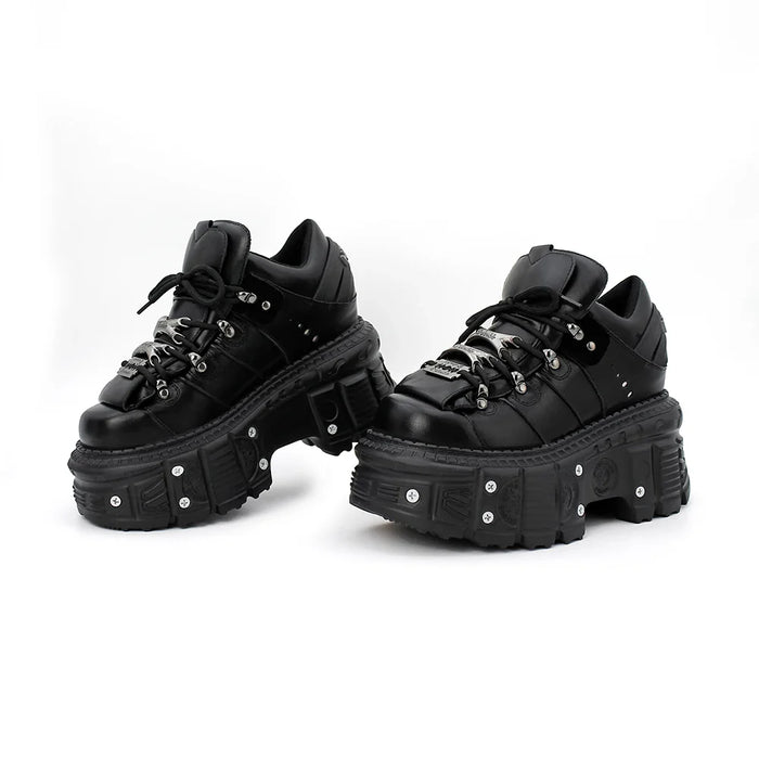 Ravix-schoenen met punk-inspiratie en nagelstuds