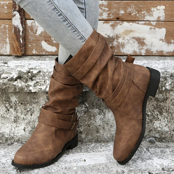 ELEGANTE TRENDY VOETMODE met | Stijlvolle Winterlaarzen met Metalen Verfraaiing | Modieuze Enkellaarsjes