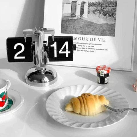 VintageCharm - Tijdloze klok met luxe uitstraling en stijl