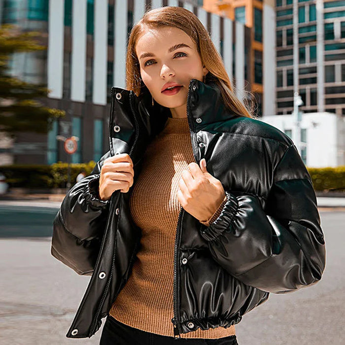 ELENA | Trendy Kort PU Leren Winterjas voor Dames - Luxe en Warme Zwarte Cotton Padded Parka met Ritsdetail